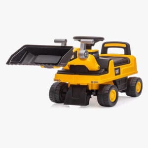 Keltainen potkuauto kaivinkoneen kauhalla lapselle valkoisella taustalla