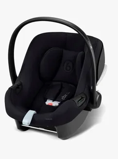 Kuvassa musta Cybex turvakaukalo vauvalle, jossa on kantokahva, pehmustettu istuinosa ja turvavyöt turvallista automatkustamista varten.